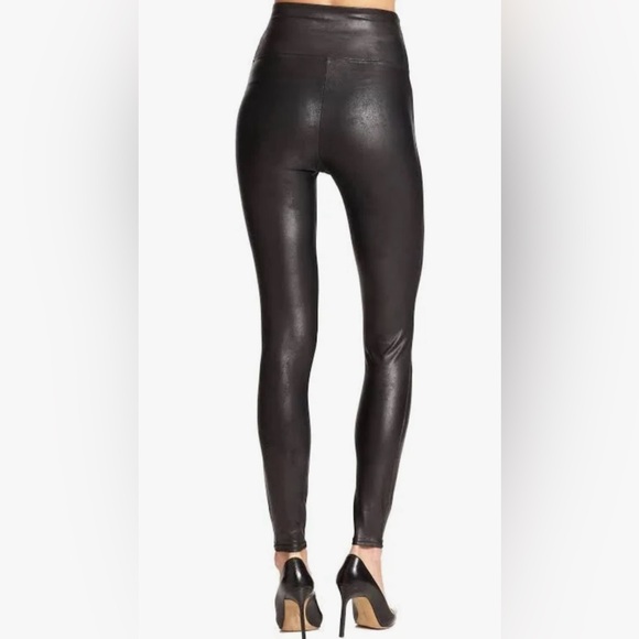 SPANXshape™ Faux Leather
Leggings

Worn once - Picture 2 of 5